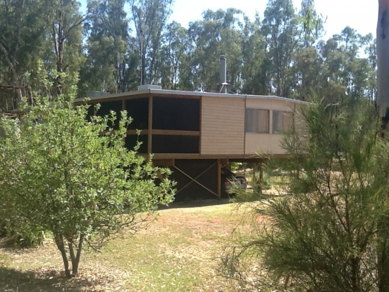 52 Stevens Weir Road, Deniliquin NSW 2710