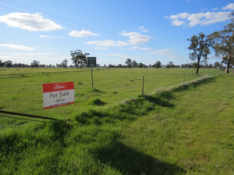 5227 Cobb Highway, Deniliquin NSW 2710
