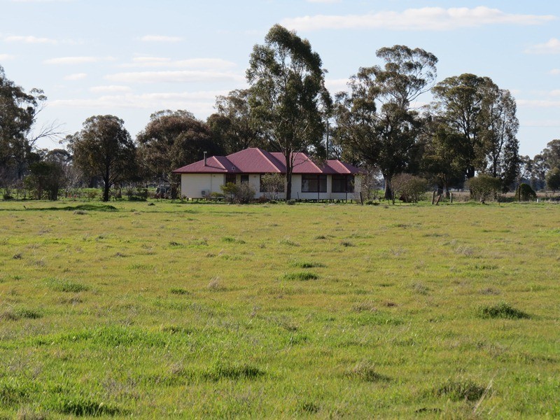 5227 Cobb Highway, Deniliquin NSW 2710