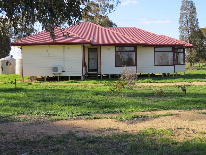 5227 Cobb Highway, Deniliquin NSW 2710