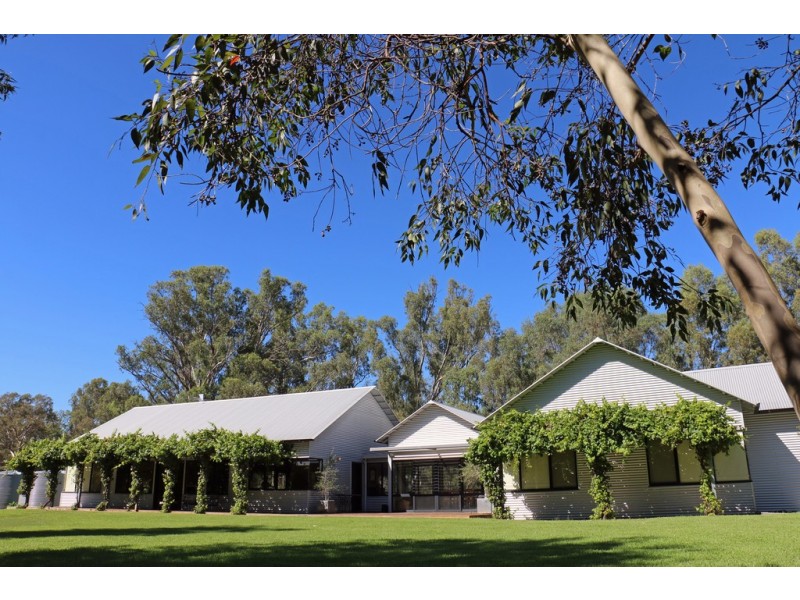 “Maroondah” Spring Drive, Corowa NSW 2646