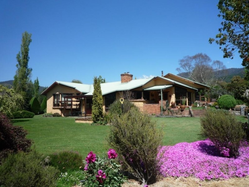 924 Morses Creek Road, Wandiligong VIC 3744