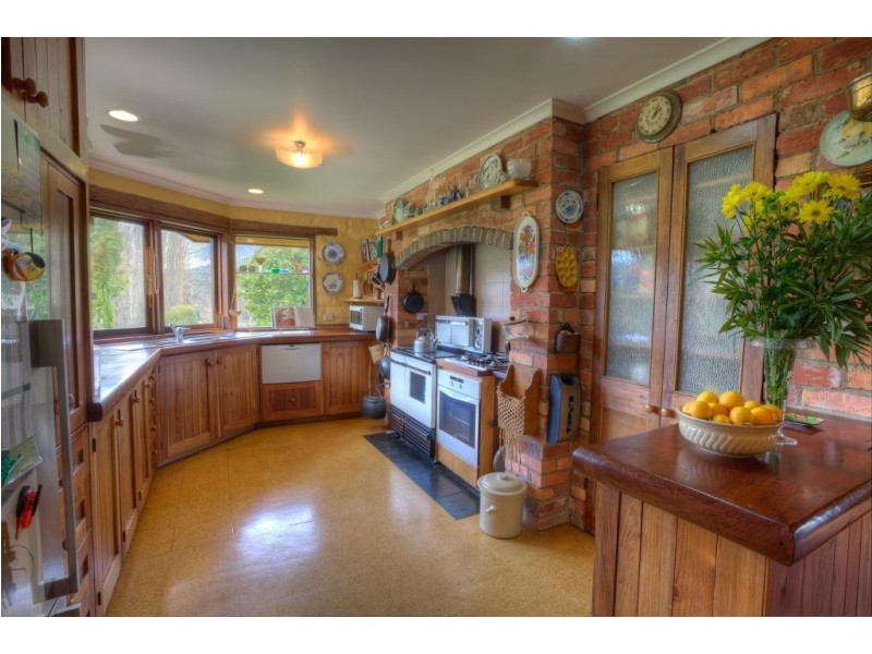 924 Morses Creek Road, Wandiligong VIC 3744