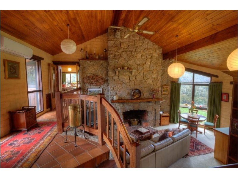 924 Morses Creek Road, Wandiligong VIC 3744