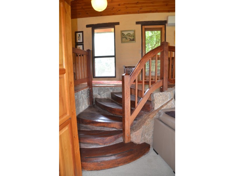 924 Morses Creek Road, Wandiligong VIC 3744