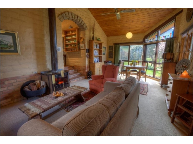 924 Morses Creek Road, Wandiligong VIC 3744