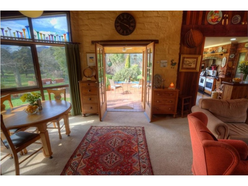 924 Morses Creek Road, Wandiligong VIC 3744