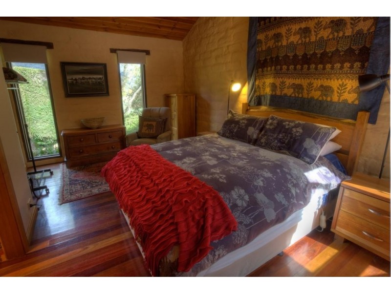 924 Morses Creek Road, Wandiligong VIC 3744