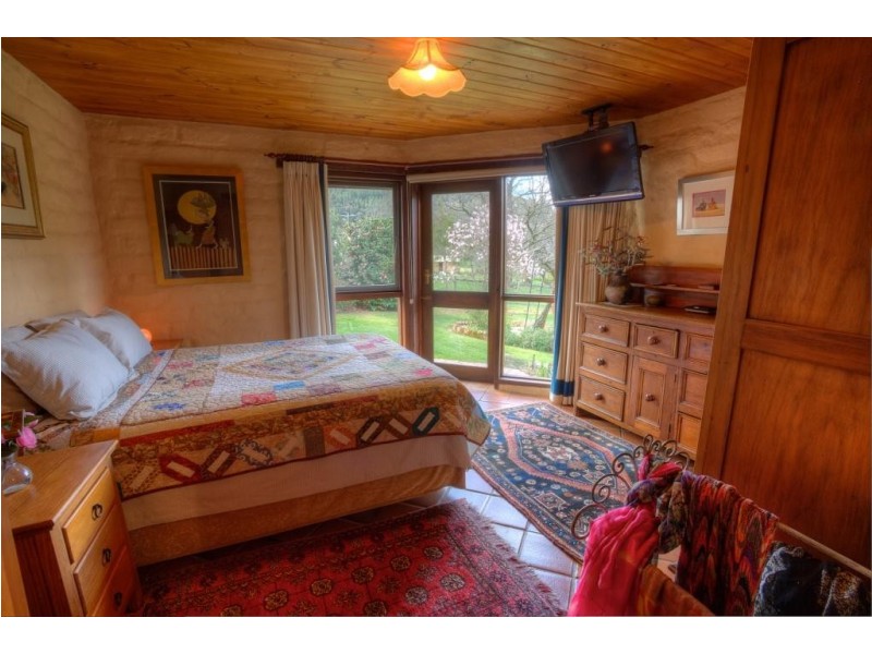 924 Morses Creek Road, Wandiligong VIC 3744