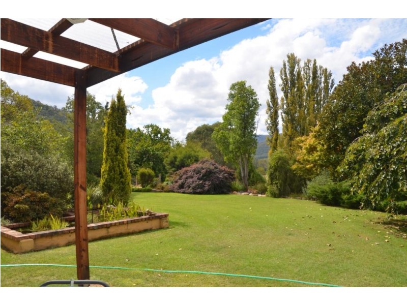 924 Morses Creek Road, Wandiligong VIC 3744