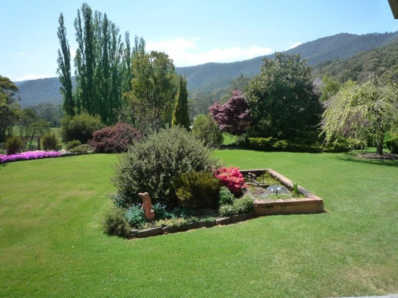 924 Morses Creek Road, Wandiligong VIC 3744