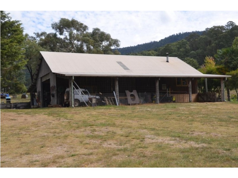 924 Morses Creek Road, Wandiligong VIC 3744