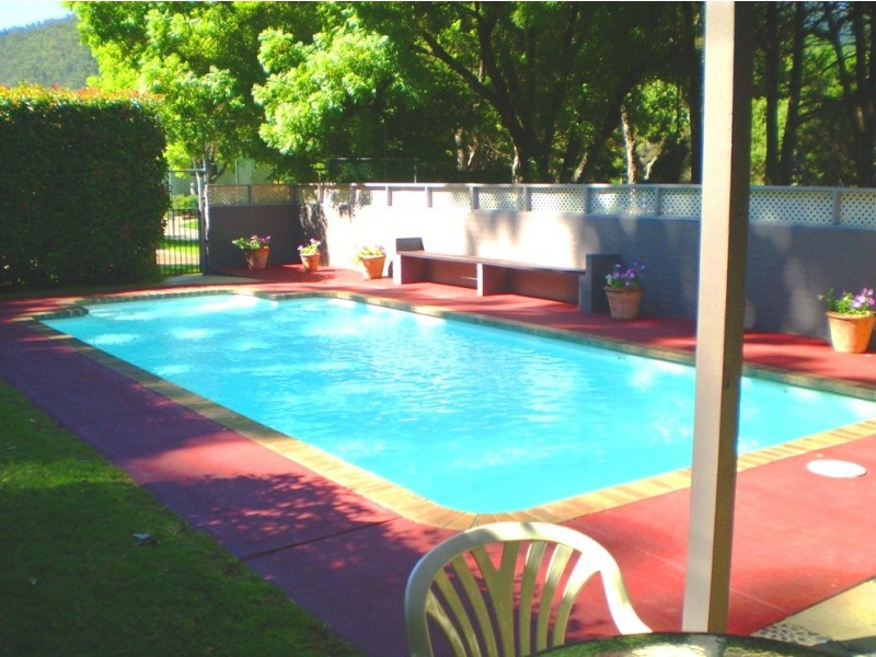 4 Gavan Street, Bright VIC 3741