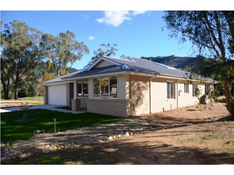 6 Karnu Court, Bright VIC 3741
