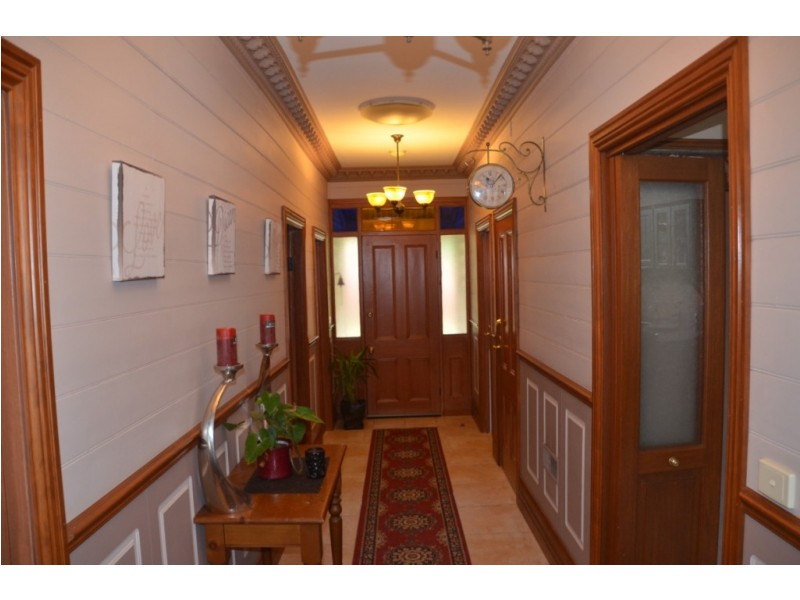 17 Railway Avenue, Bright VIC 3741