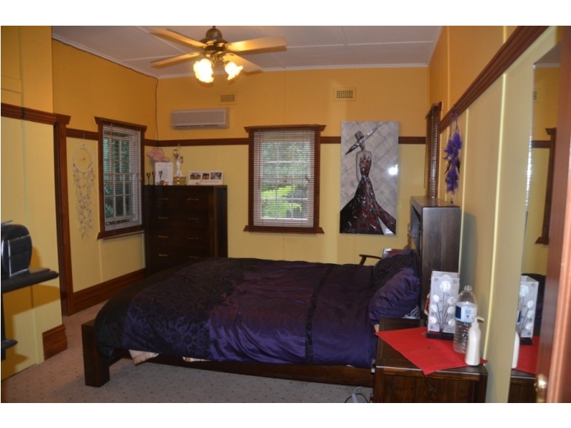 17 Railway Avenue, Bright VIC 3741