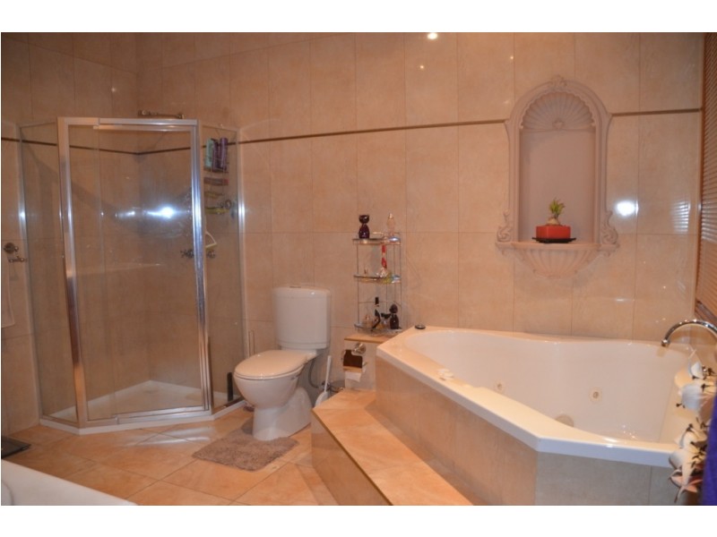 17 Railway Avenue, Bright VIC 3741