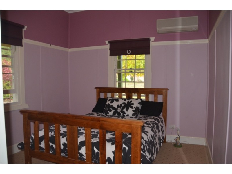 17 Railway Avenue, Bright VIC 3741