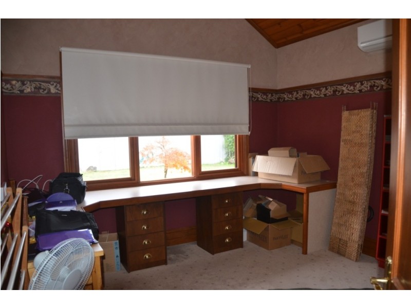 17 Railway Avenue, Bright VIC 3741