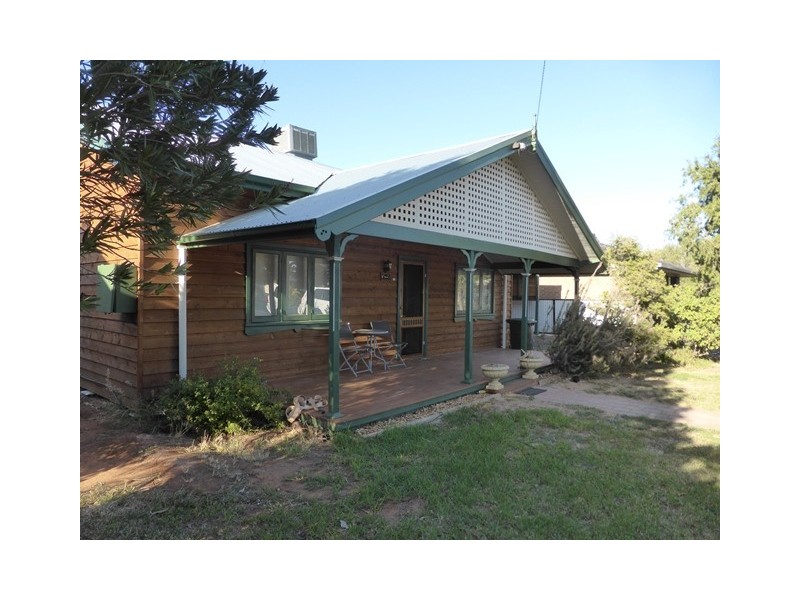 8 HENRY STREET, Hillston NSW 2675