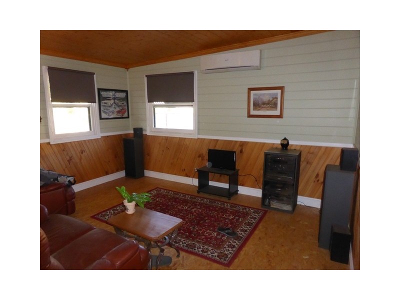 8 HENRY STREET, Hillston NSW 2675