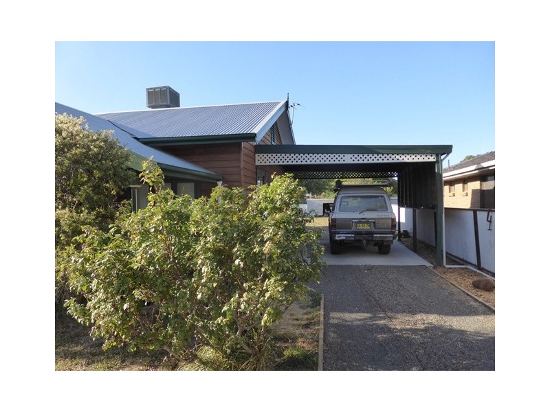 8 HENRY STREET, Hillston NSW 2675