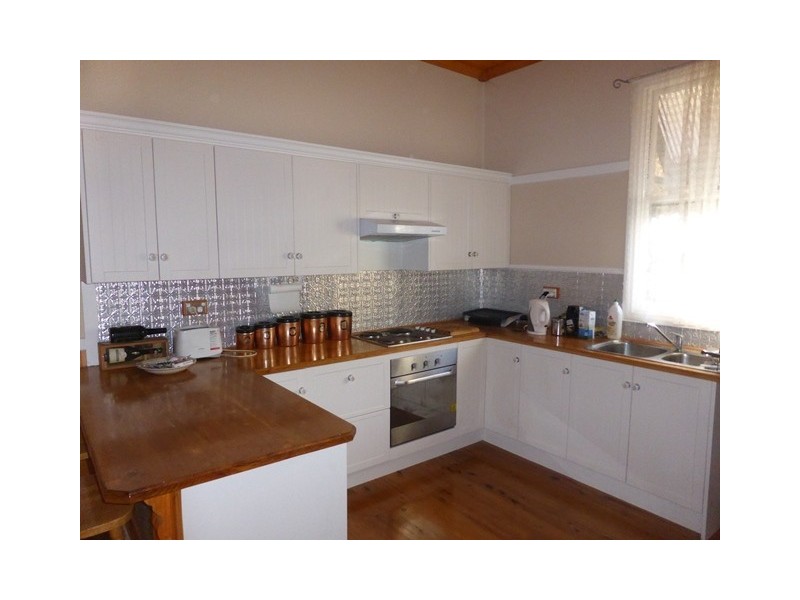 8 HENRY STREET, Hillston NSW 2675