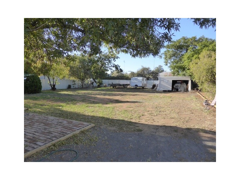 8 HENRY STREET, Hillston NSW 2675