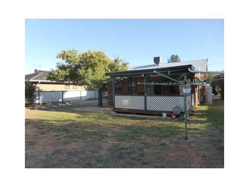 8 HENRY STREET, Hillston NSW 2675