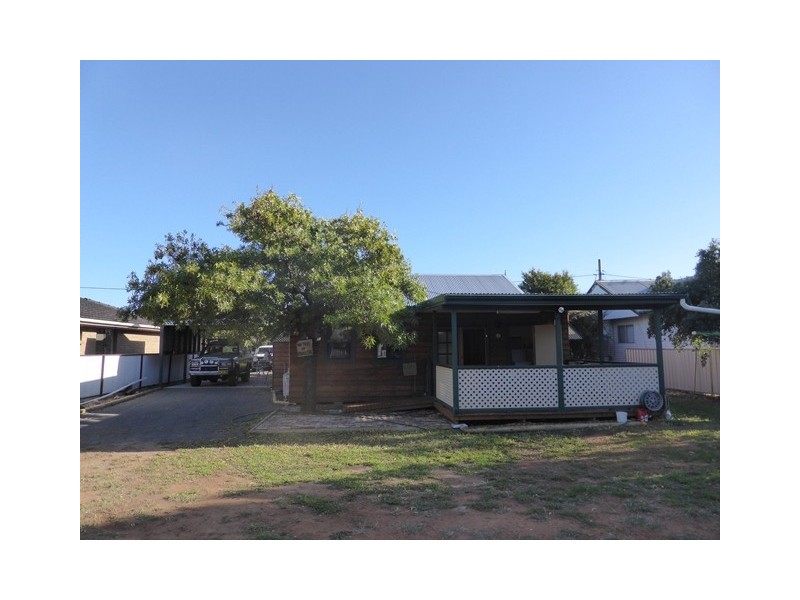 8 HENRY STREET, Hillston NSW 2675