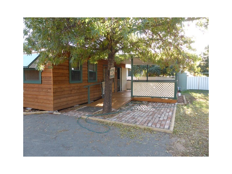 8 HENRY STREET, Hillston NSW 2675