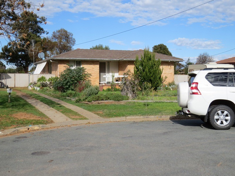 10 McDonald Court, Finley NSW 2713