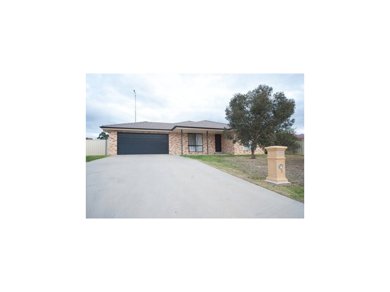 15 Anzac Crescent, Narrandera NSW 2700