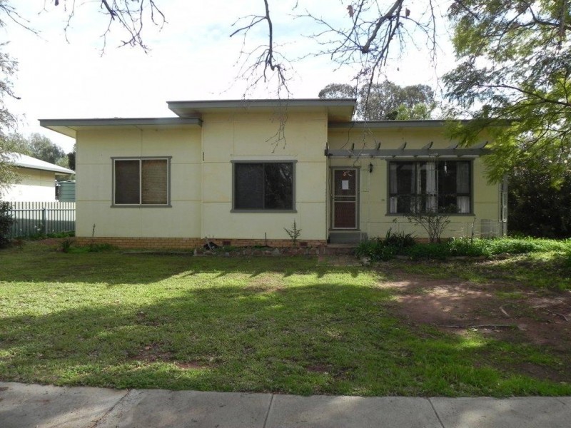 24 Napier Street, Goolgowi NSW 2652
