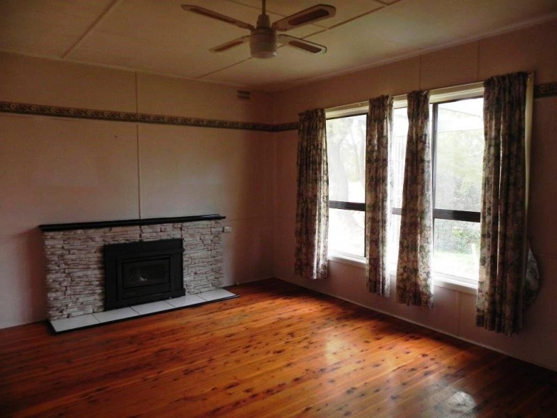 24 Napier Street, Goolgowi NSW 2652
