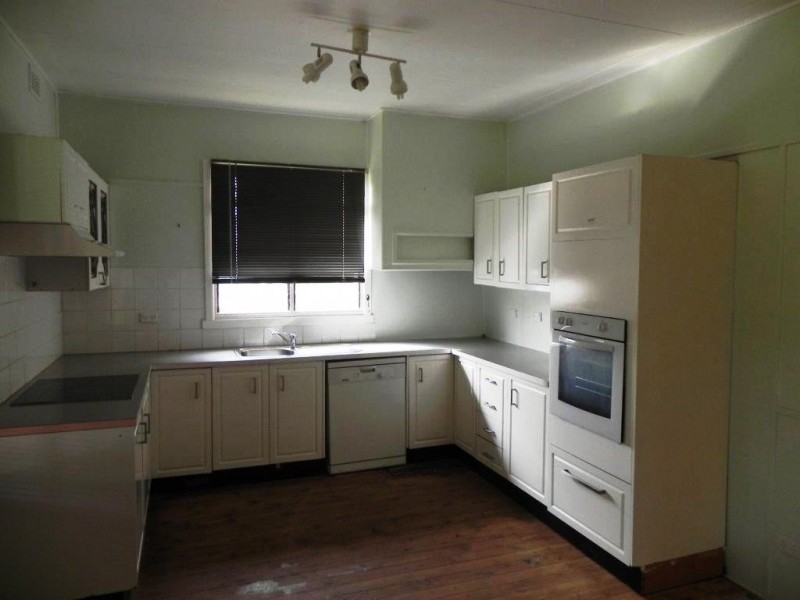 24 Napier Street, Goolgowi NSW 2652