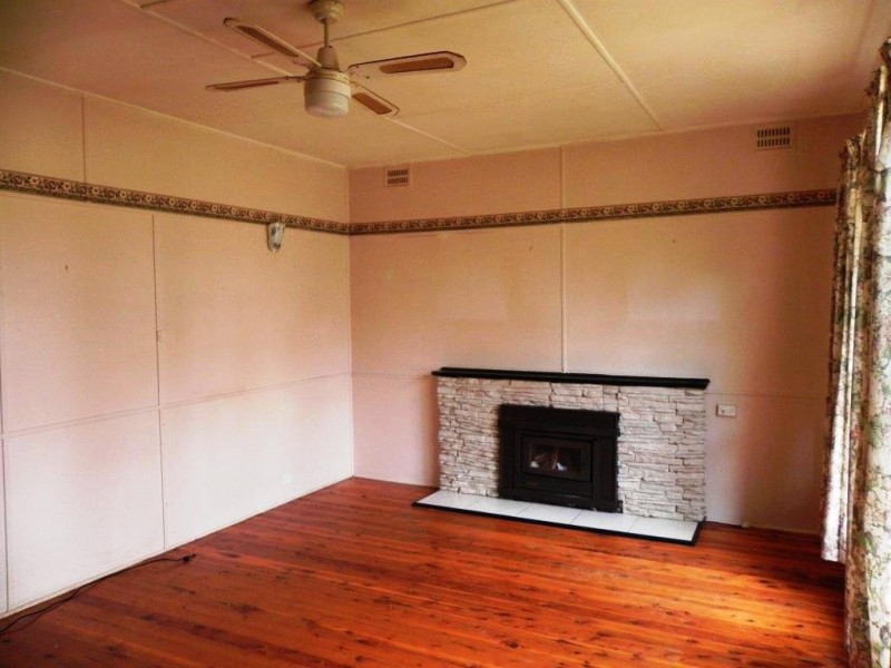 24 Napier Street, Goolgowi NSW 2652