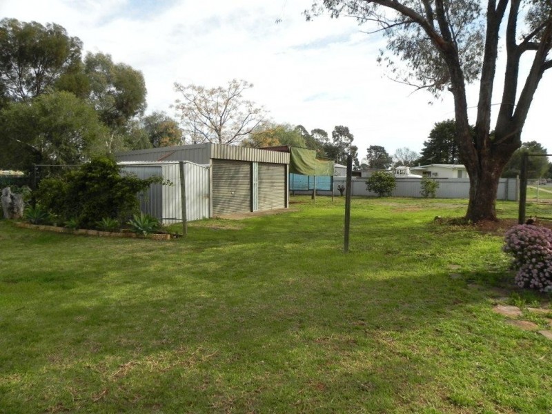 24 Napier Street, Goolgowi NSW 2652