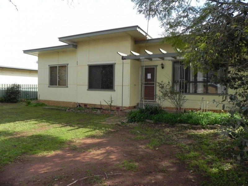 24 Napier Street, Goolgowi NSW 2652