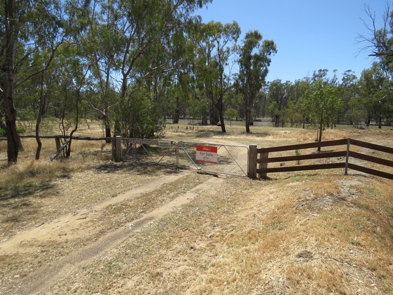 52 Stevens Weir Road, Deniliquin NSW 2710