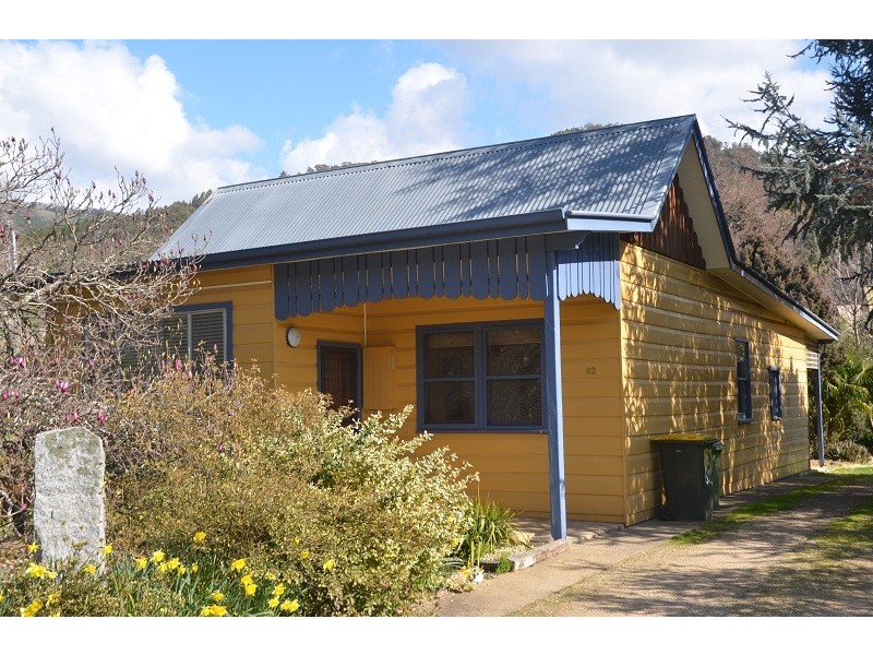 64 Cobden Street, Bright VIC 3741