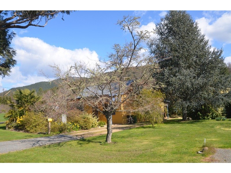 64 Cobden Street, Bright VIC 3741