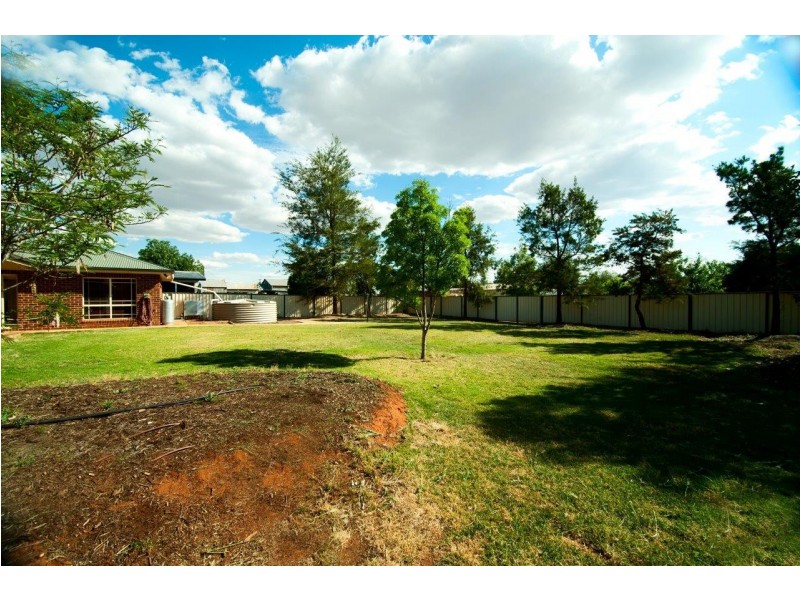 90 GRACE STREET, Lake Cargelligo NSW 2672