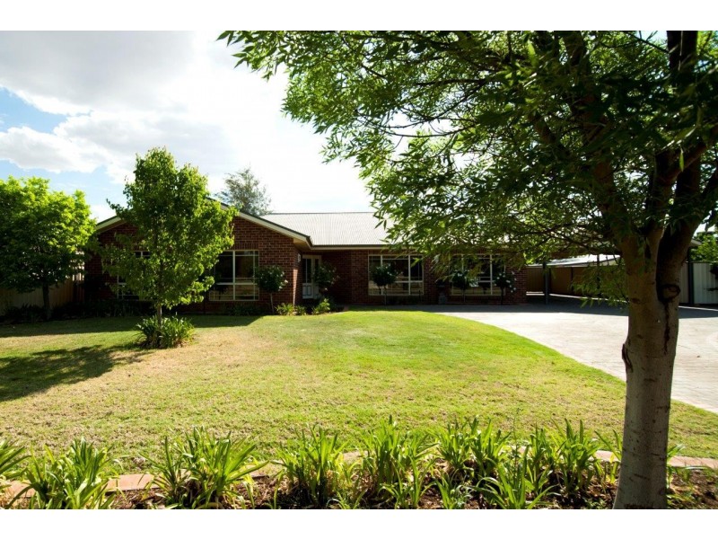 90 GRACE STREET, Lake Cargelligo NSW 2672