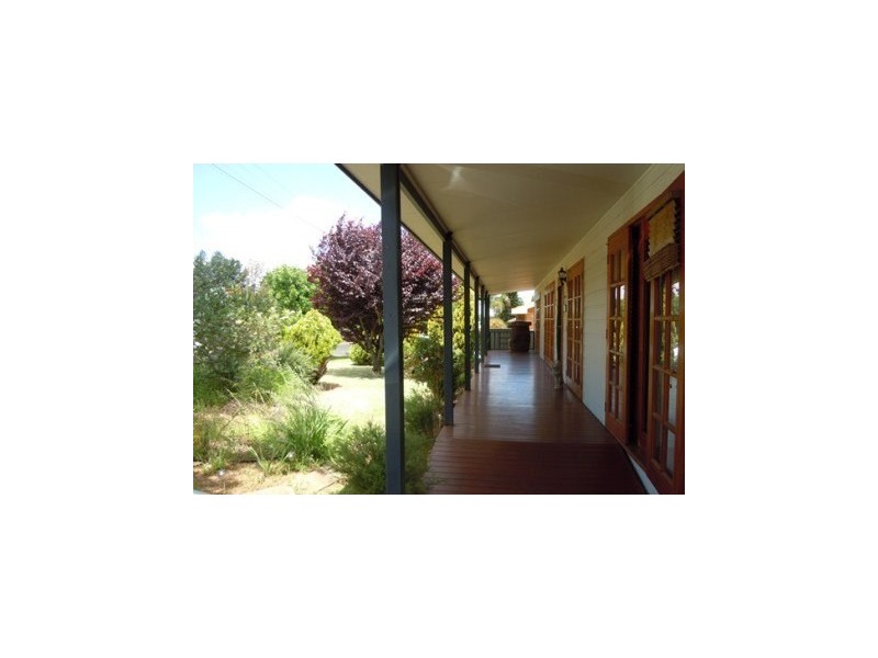 12 Broad Street, Narrandera NSW 2700