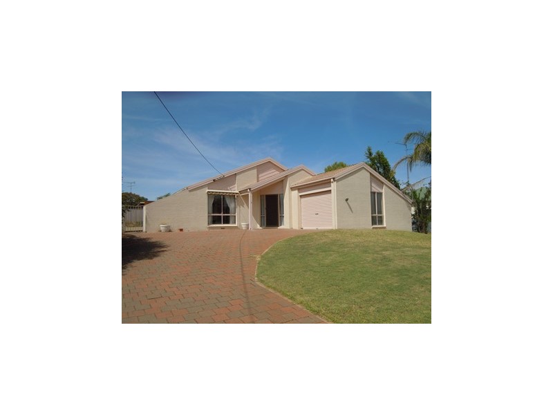 8 Riverine Street, Narrandera NSW 2700