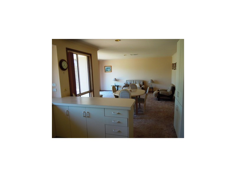 8 Riverine Street, Narrandera NSW 2700