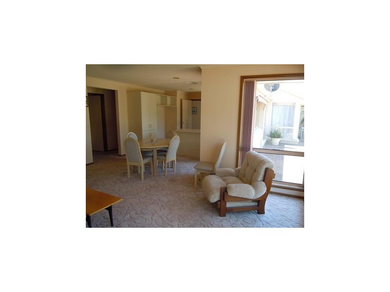 8 Riverine Street, Narrandera NSW 2700