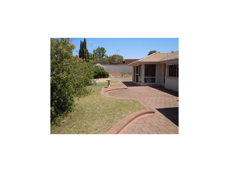 8 Riverine Street, Narrandera NSW 2700