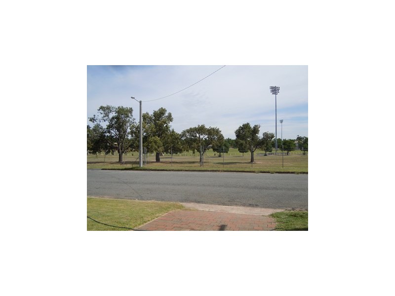 8 Riverine Street, Narrandera NSW 2700